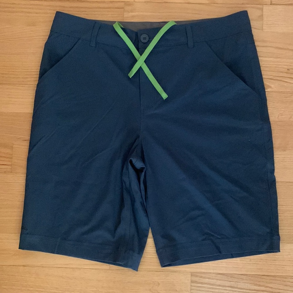 NWOT Men’s Kathmandu stretch shorts size L